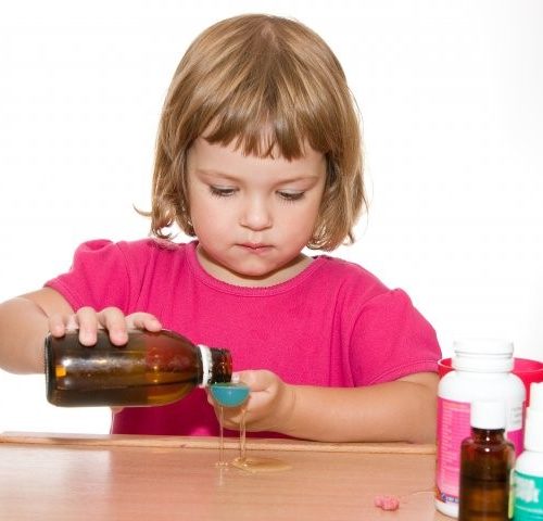 Child_002_A5EFDB9AFCFA7_63B1E2B72F0C0 راه کارهایی برای پیشگیری از مسمومیت در کودکان